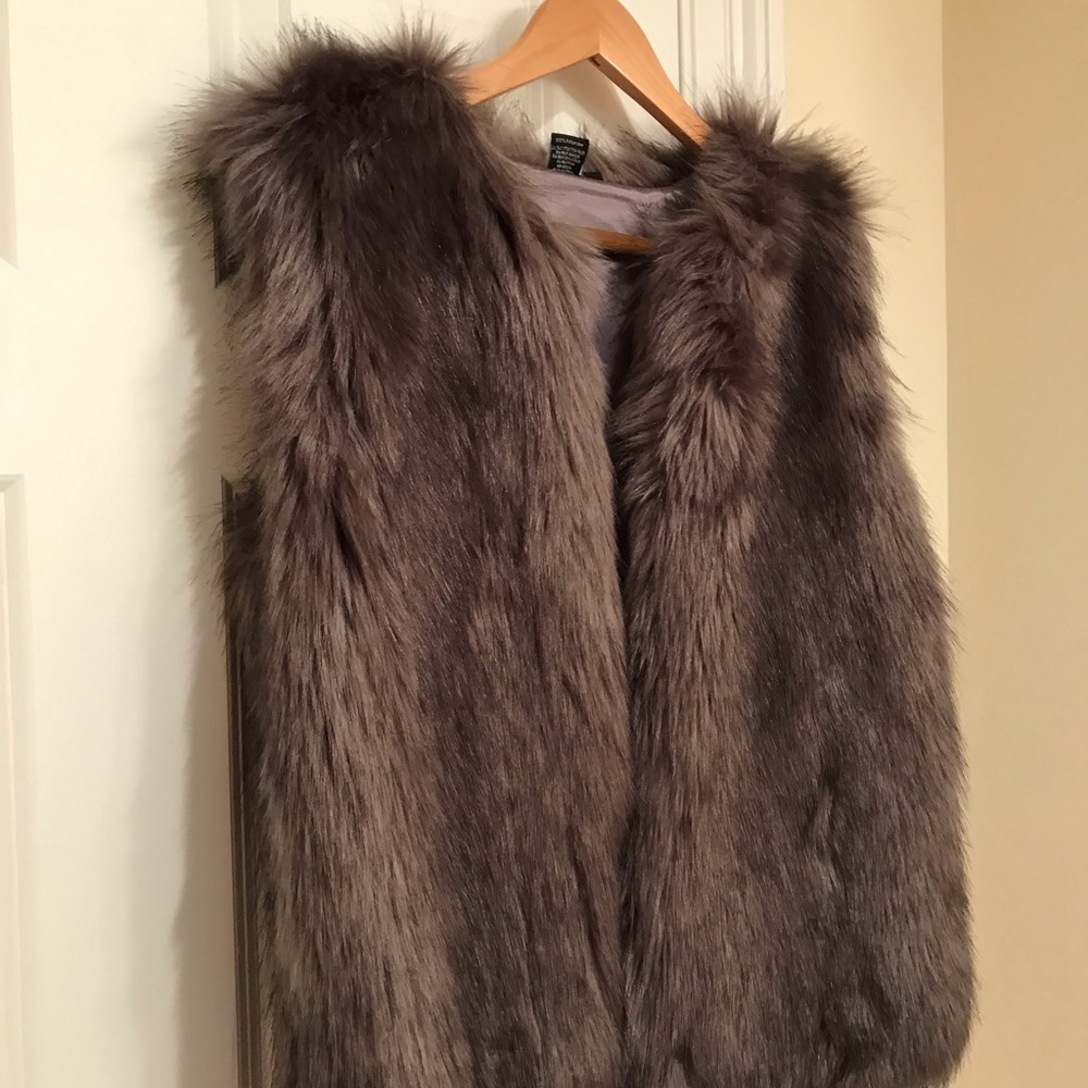 2chic one size faux fur vest - Picture 3 of 5